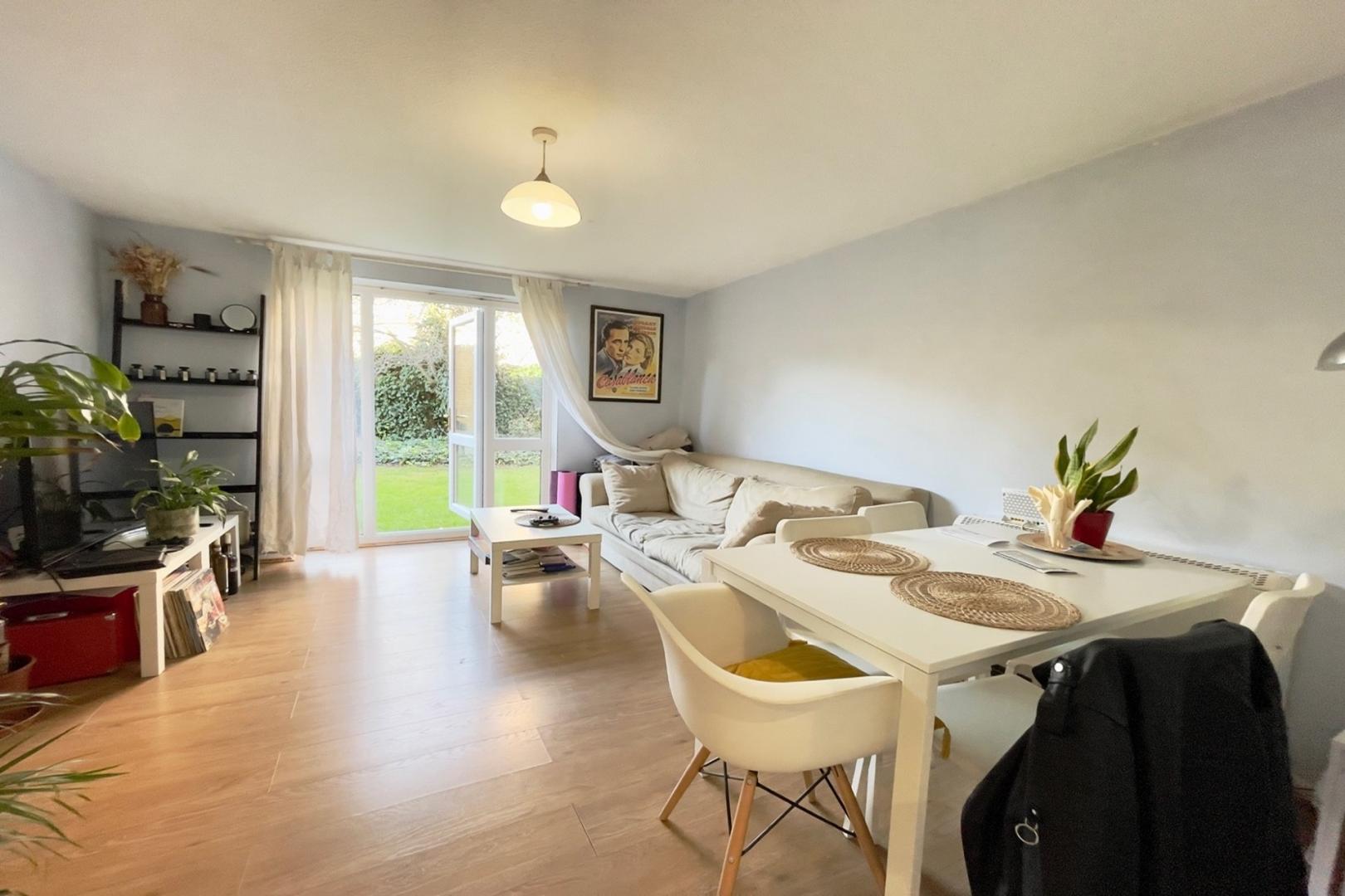 Contemporary ground floor apartment with beautiful communal gardens John Maurice Close, Elephant and Castle / Borough